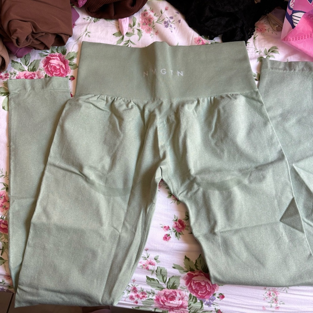 NVGTN green seamless leggings with contour